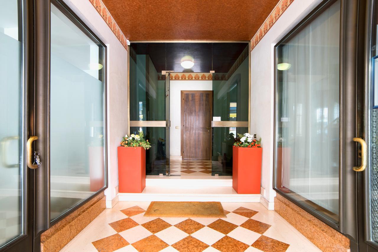 Holiday Treviso Suite Venezia Екстер'єр фото